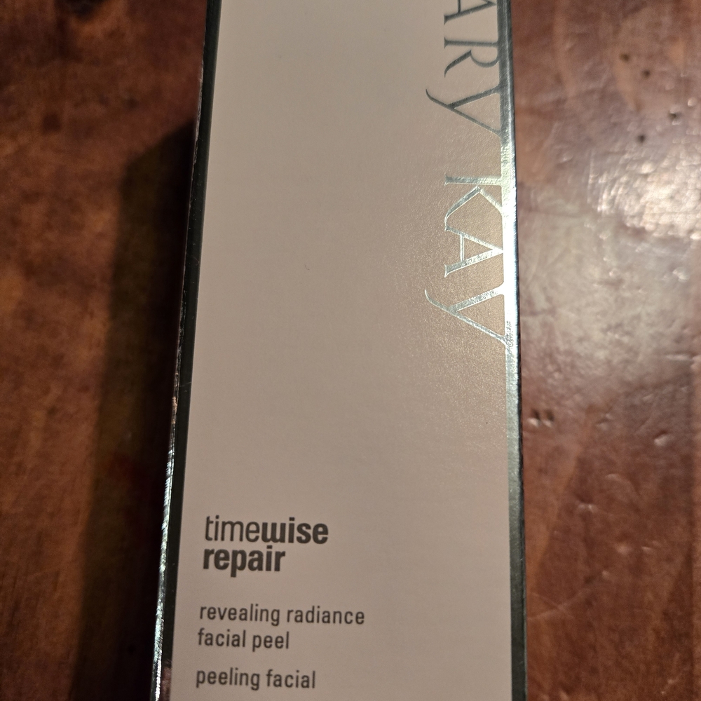 Mary Kay Timewise Repair Peeling Facial - White